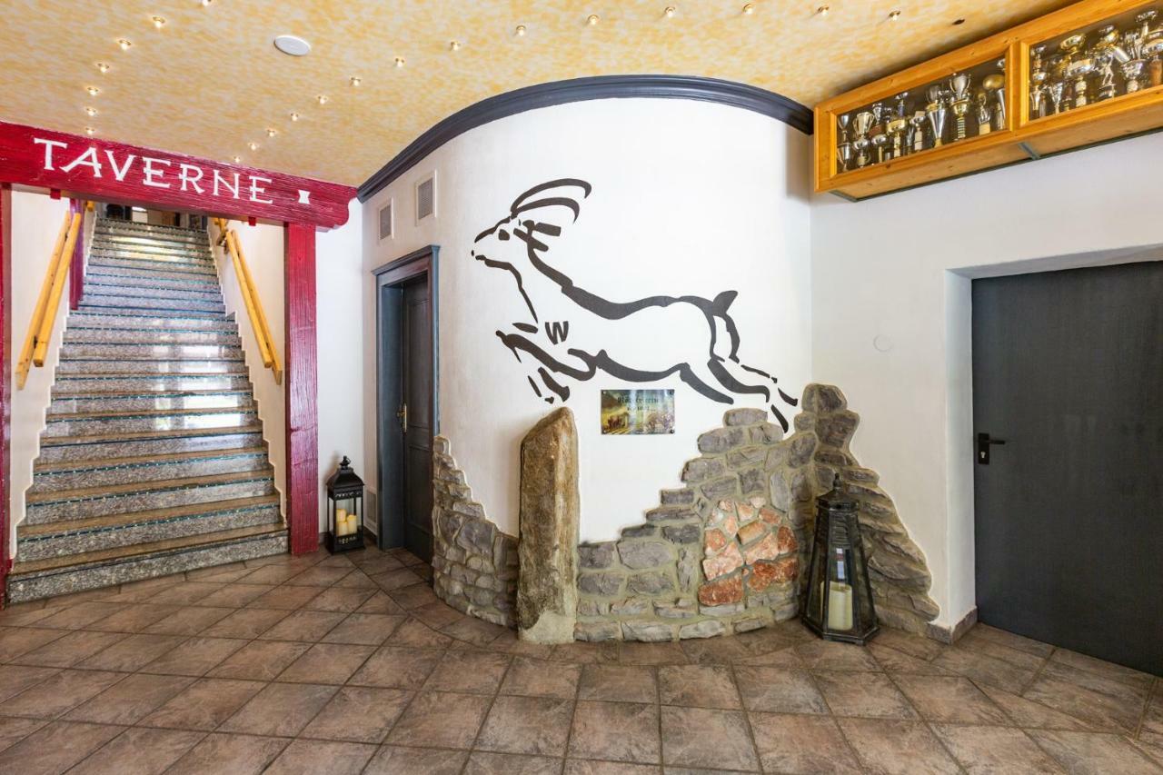 Party Hotel Taverne オーバータウエルン エクステリア 写真