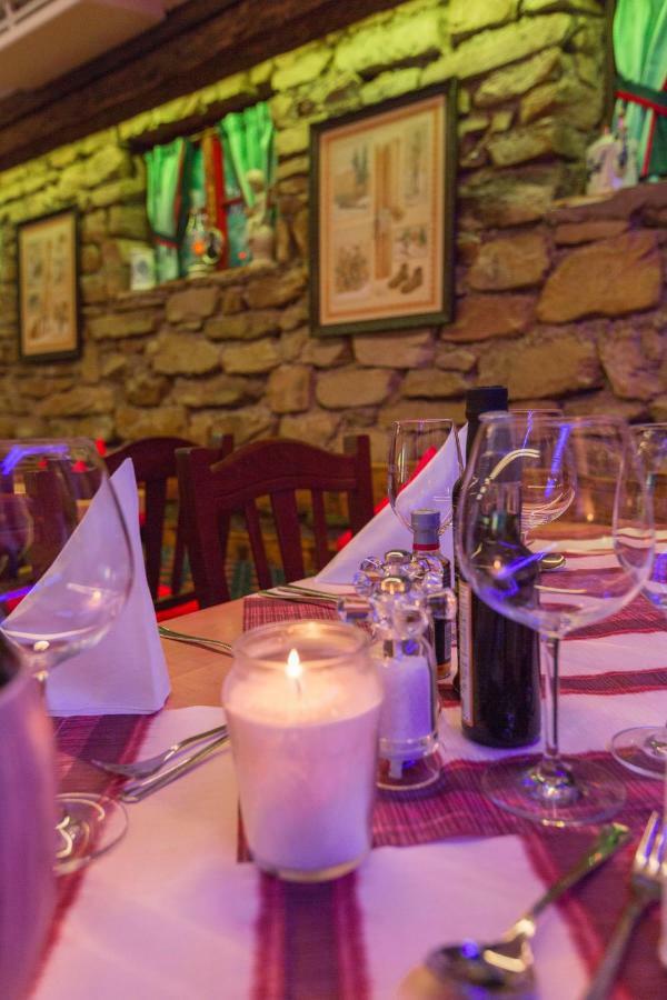 Party Hotel Taverne オーバータウエルン エクステリア 写真