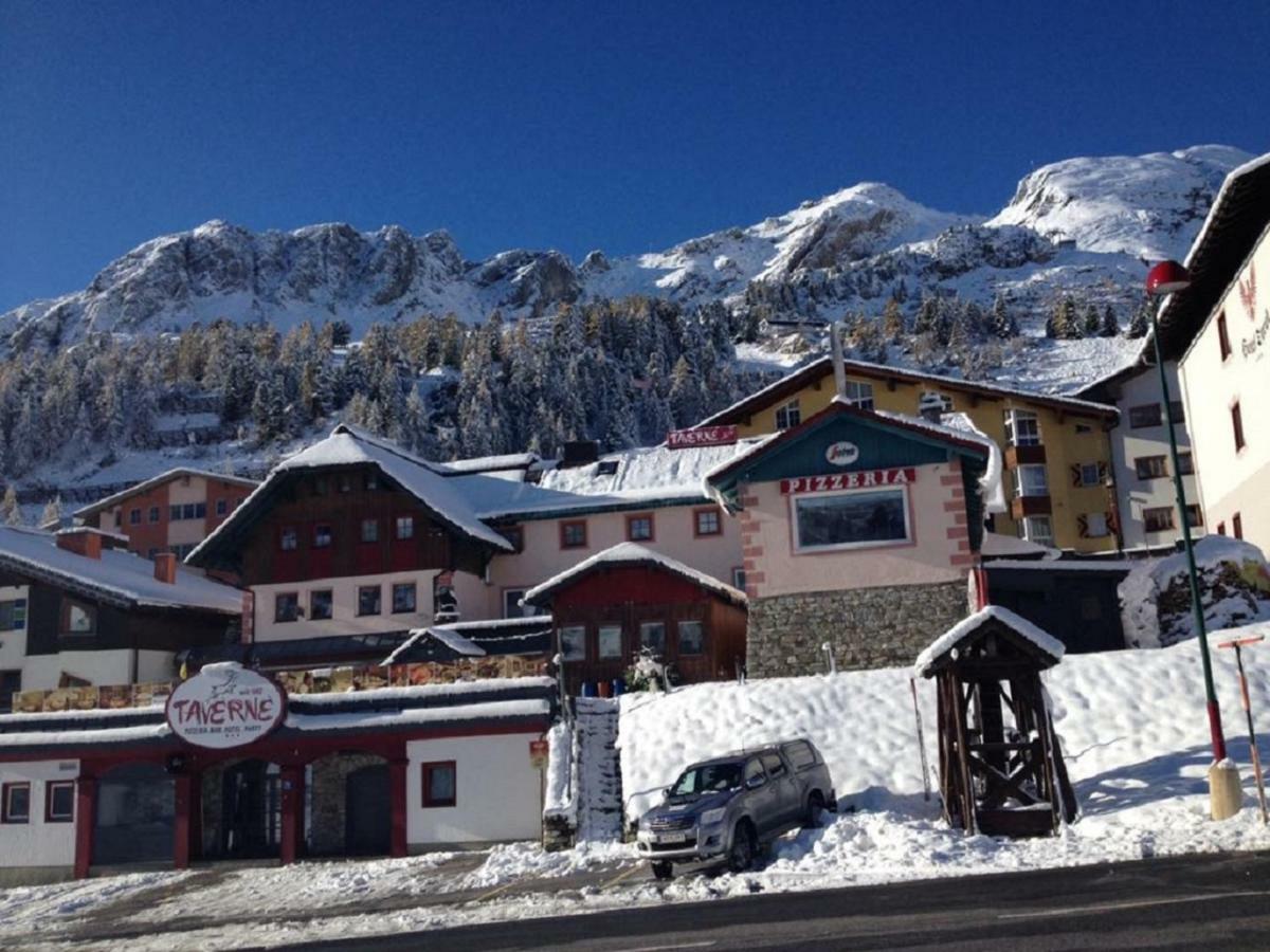Party Hotel Taverne オーバータウエルン エクステリア 写真