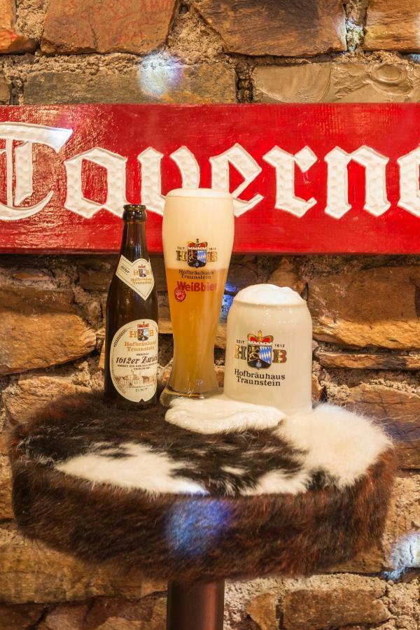 Party Hotel Taverne オーバータウエルン エクステリア 写真