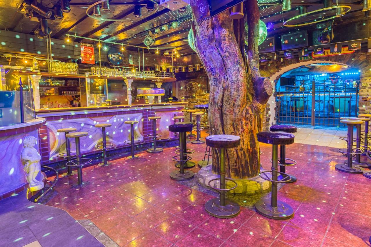Party Hotel Taverne オーバータウエルン エクステリア 写真