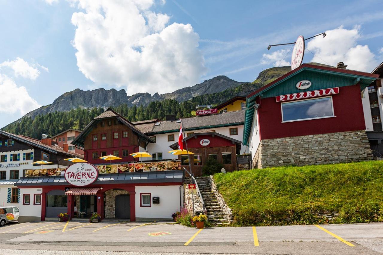 Party Hotel Taverne オーバータウエルン エクステリア 写真