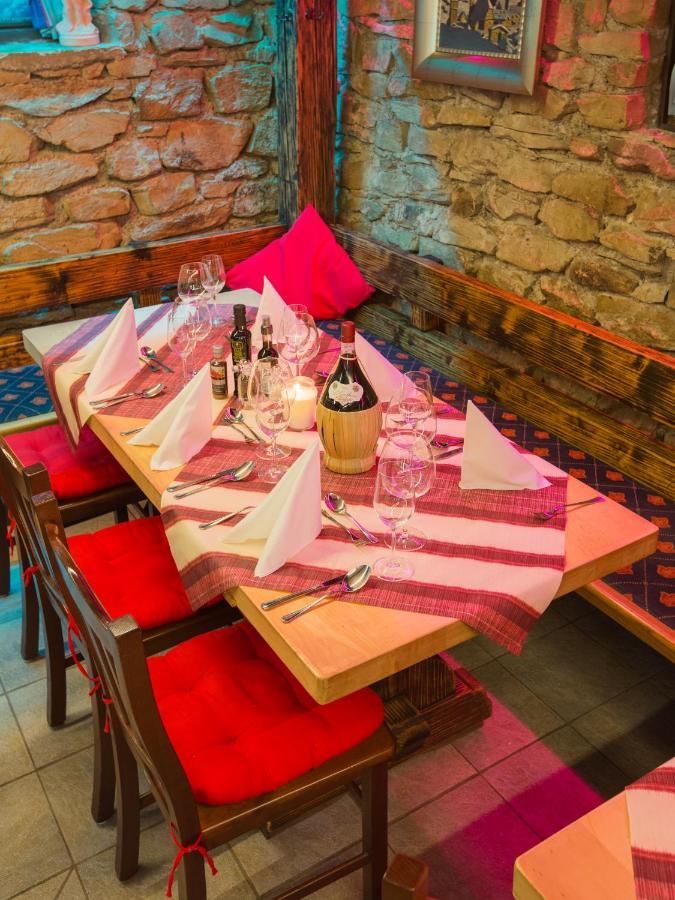 Party Hotel Taverne オーバータウエルン エクステリア 写真