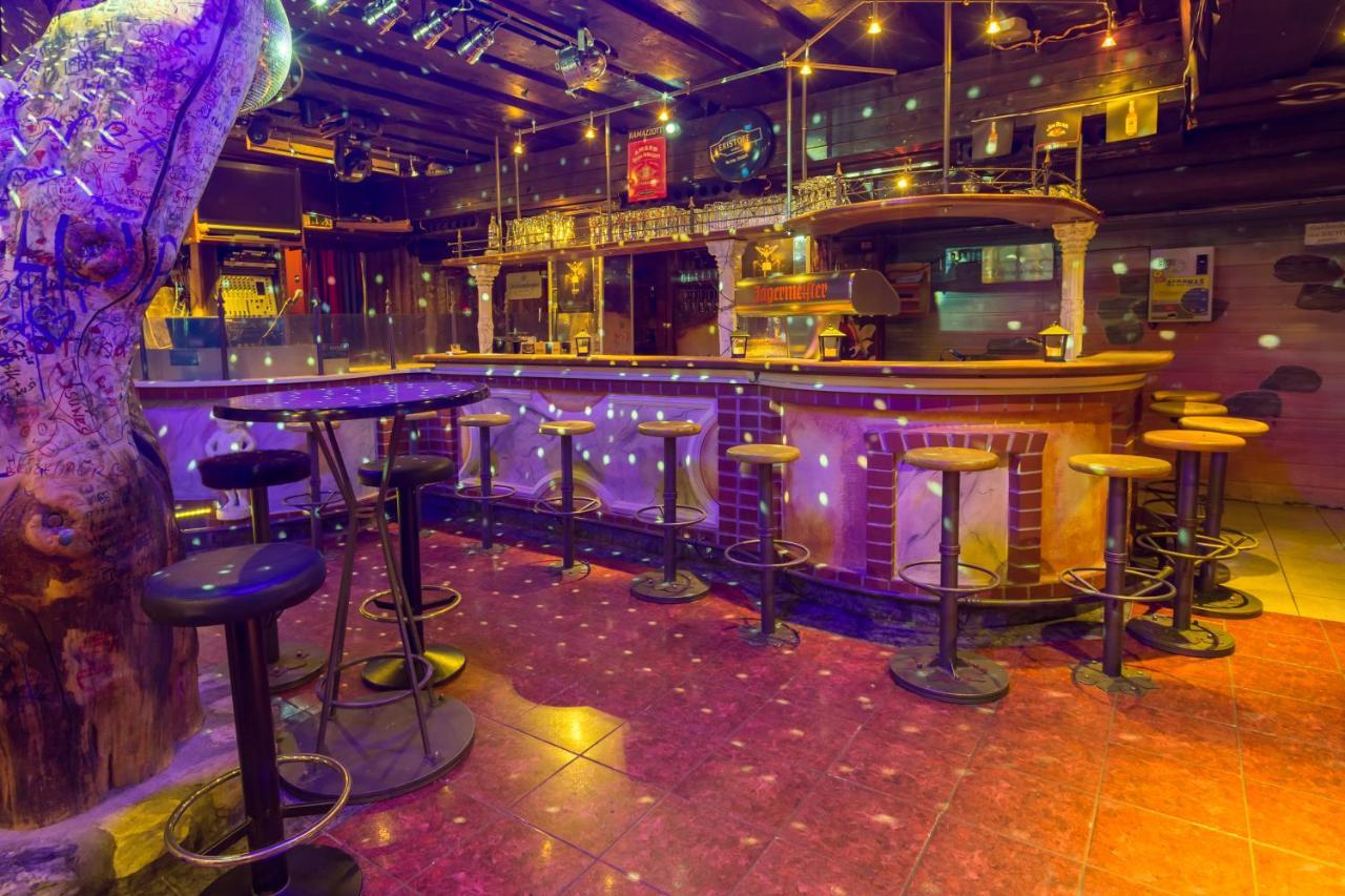 Party Hotel Taverne オーバータウエルン エクステリア 写真